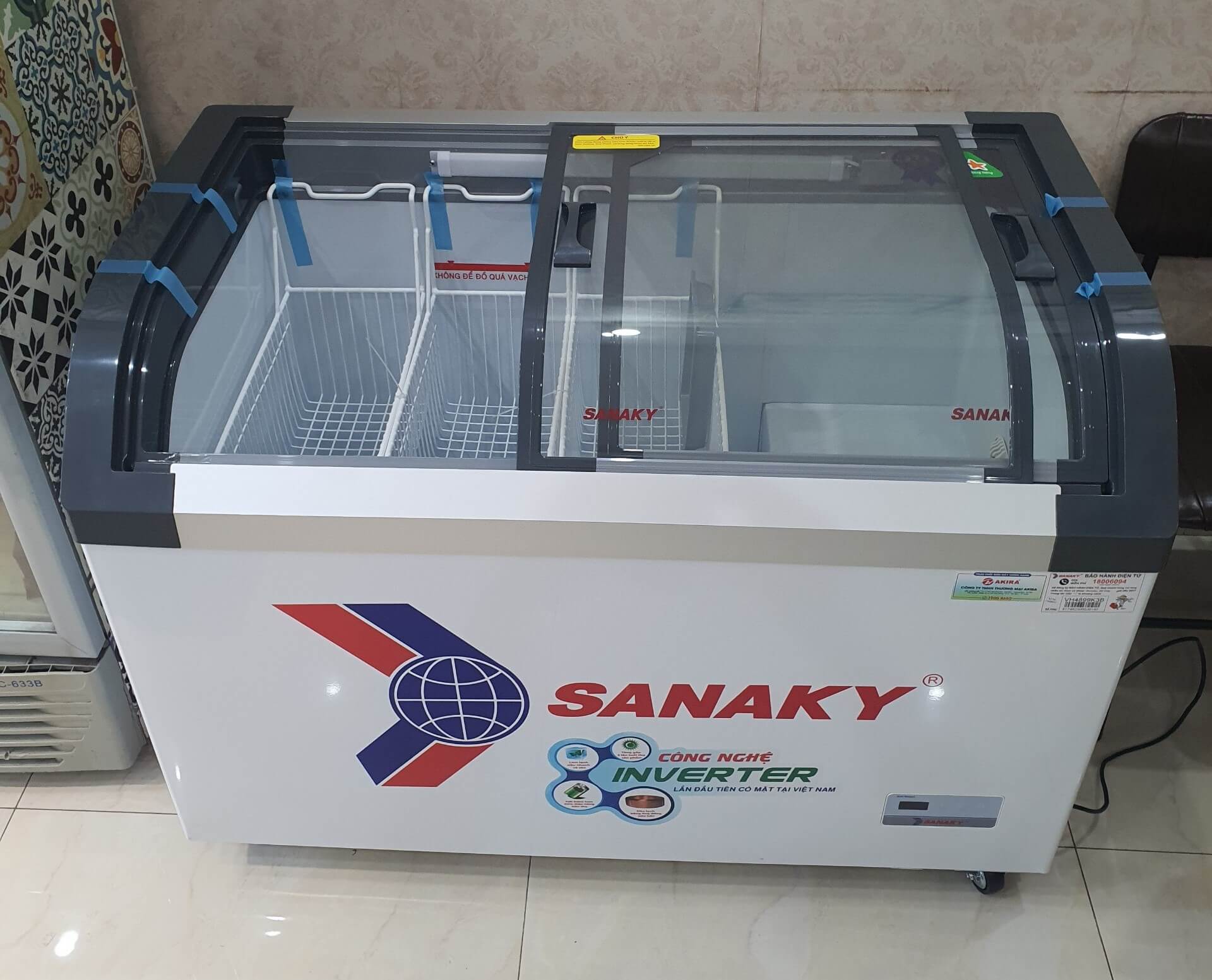 vh-4899k3b-3 Hình ảnh thực tế tủ đông Sanaky VH-4899K3B Inverter